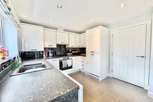 Kitchen Diner- click for photo gallery